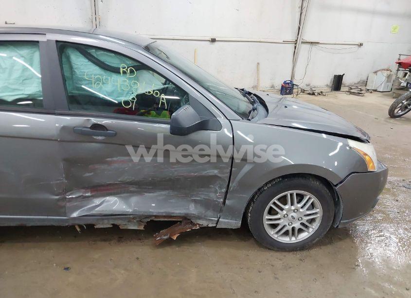 Photo 6 of 2009 Ford Focus SE (VIN 1FAHP35NX9W210268)