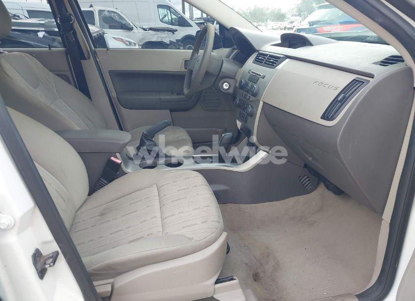 Photo 5 of 2009 Ford Focus SE (VIN 1FAHP35NX9W234148)