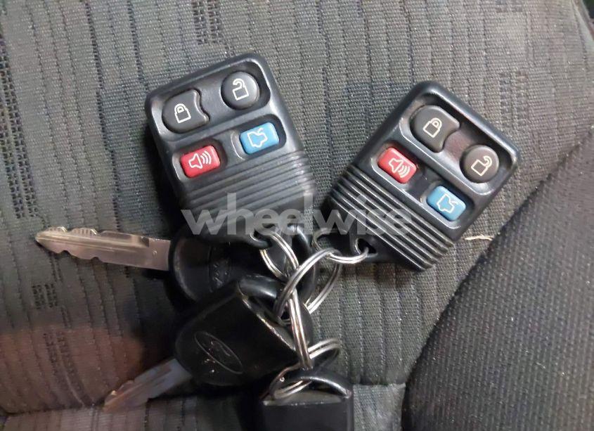 Photo 11 of 2009 Ford Focus SE (VIN 1FAHP35NX9W253248)