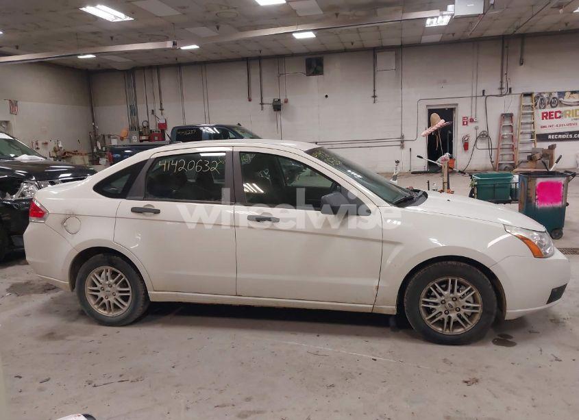 Photo 14 of 2009 Ford Focus SE (VIN 1FAHP35NX9W253248)