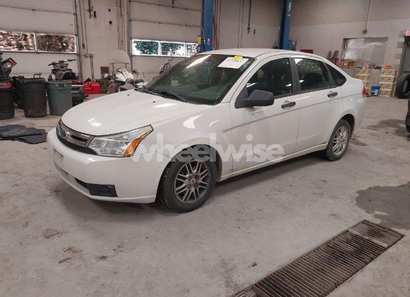 Photo 2 of 2009 Ford Focus SE (VIN 1FAHP35NX9W253248)