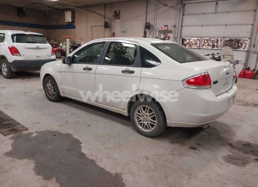 Photo 3 of 2009 Ford Focus SE (VIN 1FAHP35NX9W253248)