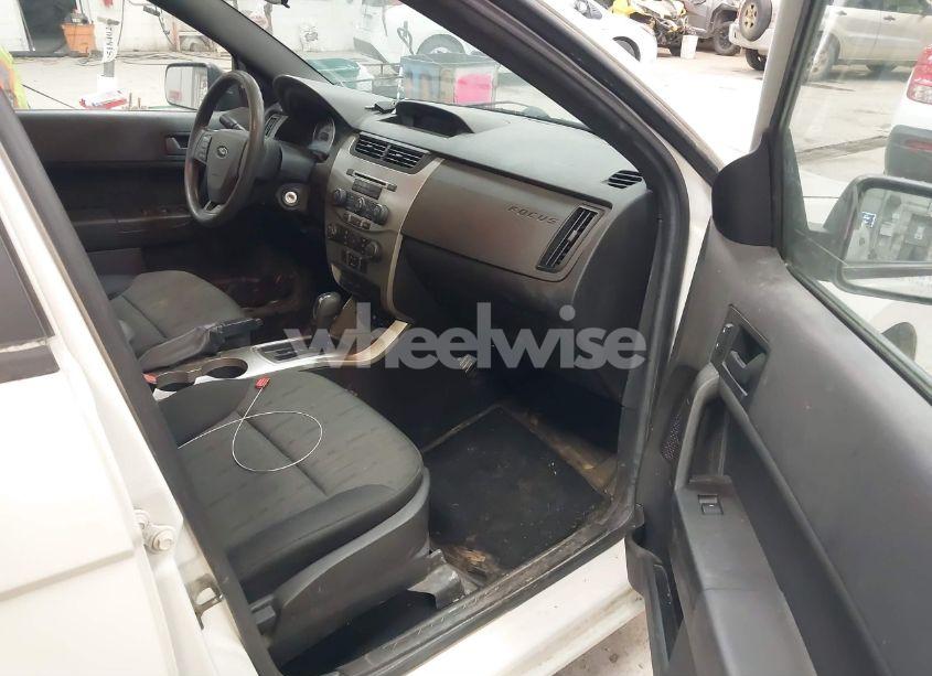 Photo 5 of 2009 Ford Focus SE (VIN 1FAHP35NX9W253248)