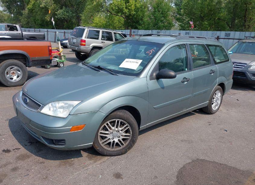 Photo 2 of 2005 Ford Focus ZXW (VIN 1FAHP36N05W239884)