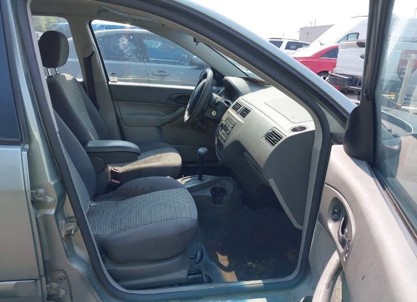 Photo 5 of 2005 Ford Focus ZXW (VIN 1FAHP36N05W239884)
