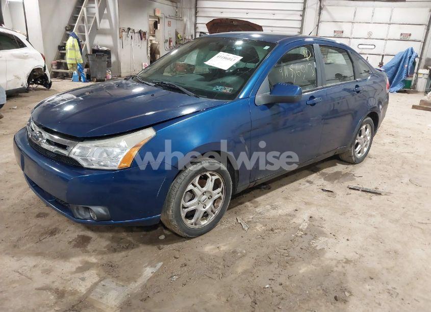 Photo 2 of 2009 Ford Focus SES (VIN 1FAHP36N39W240811)