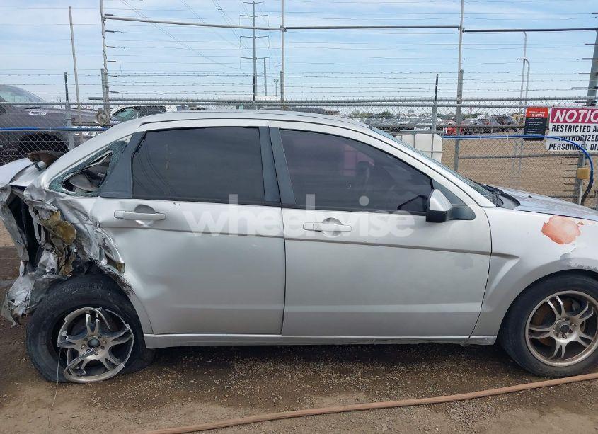 Photo 13 of 2009 Ford Focus SES (VIN 1FAHP36N49W193689)