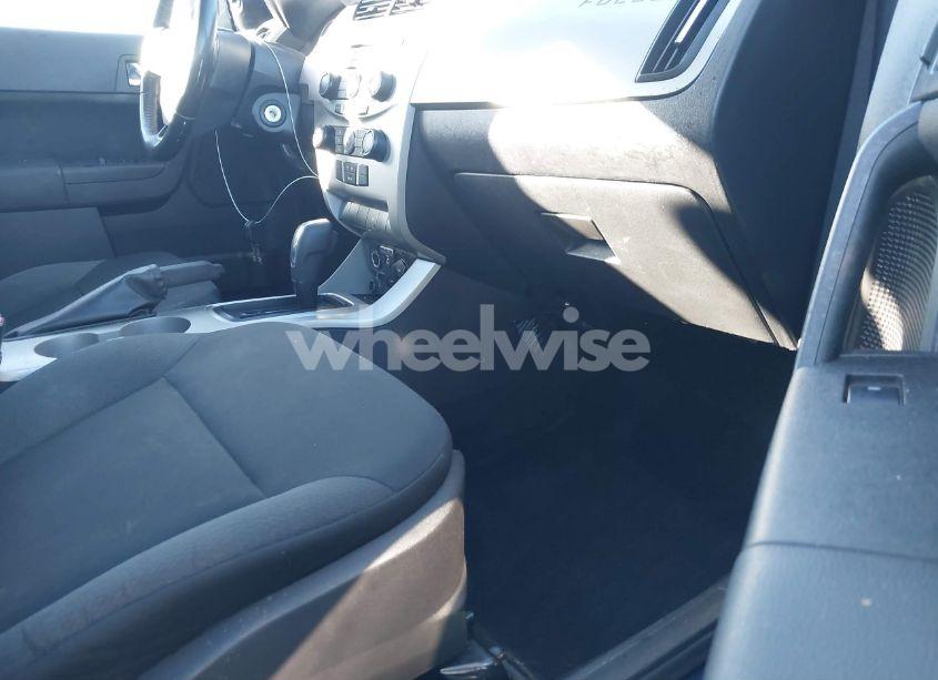 Photo 5 of 2009 Ford Focus SES (VIN 1FAHP36N49W196074)