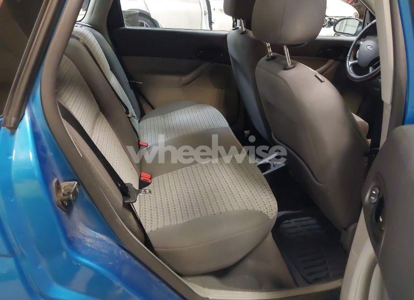 Photo 8 of 2007 Ford Focus SE/SES (VIN 1FAHP36N87W147585)