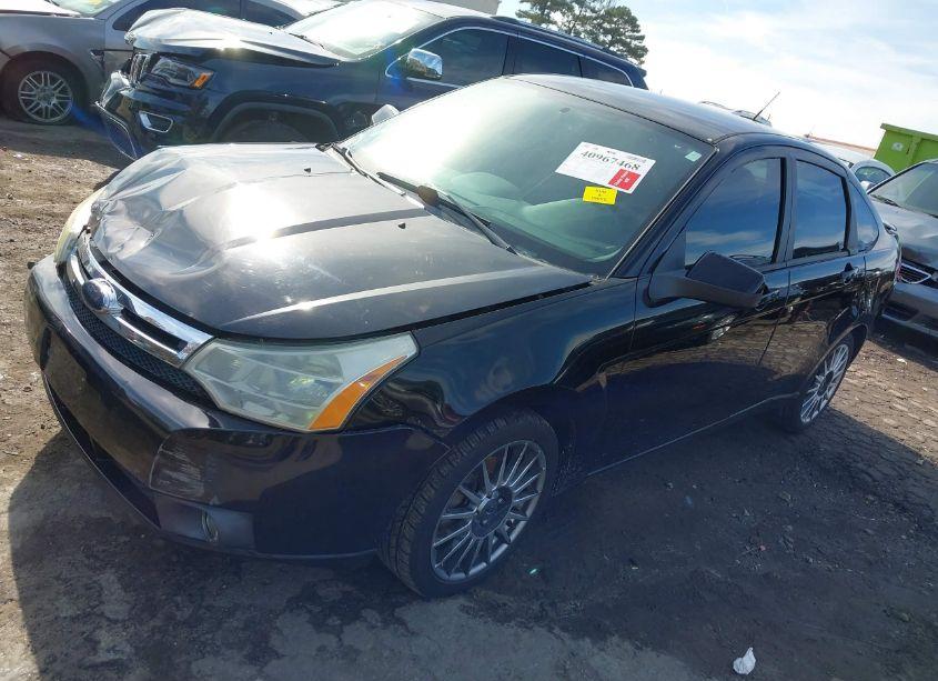 Photo 2 of 2009 Ford Focus SES (VIN 1FAHP36N99W142379)