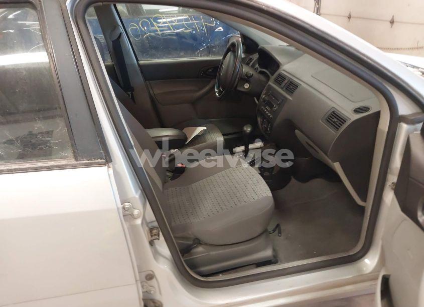 Photo 5 of 2006 Ford Focus ZXW (VIN 1FAHP36NX6W226755)