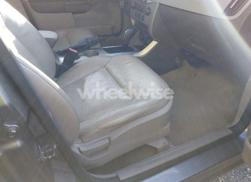 Photo 5 of 2009 Ford Focus SEL (VIN 1FAHP37N49W177071)