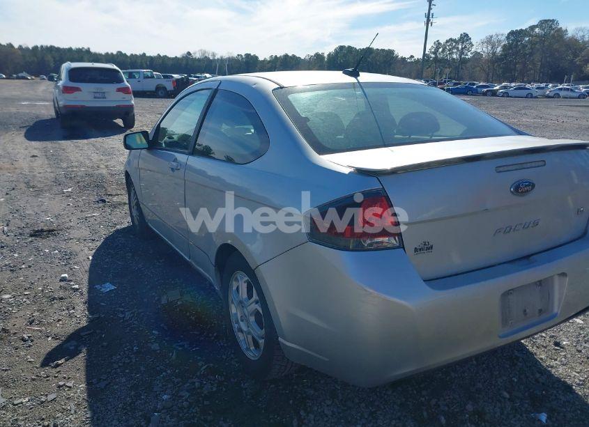 Photo 3 of 2010 Ford Focus SE (VIN 1FAHP3CN5AW140444)