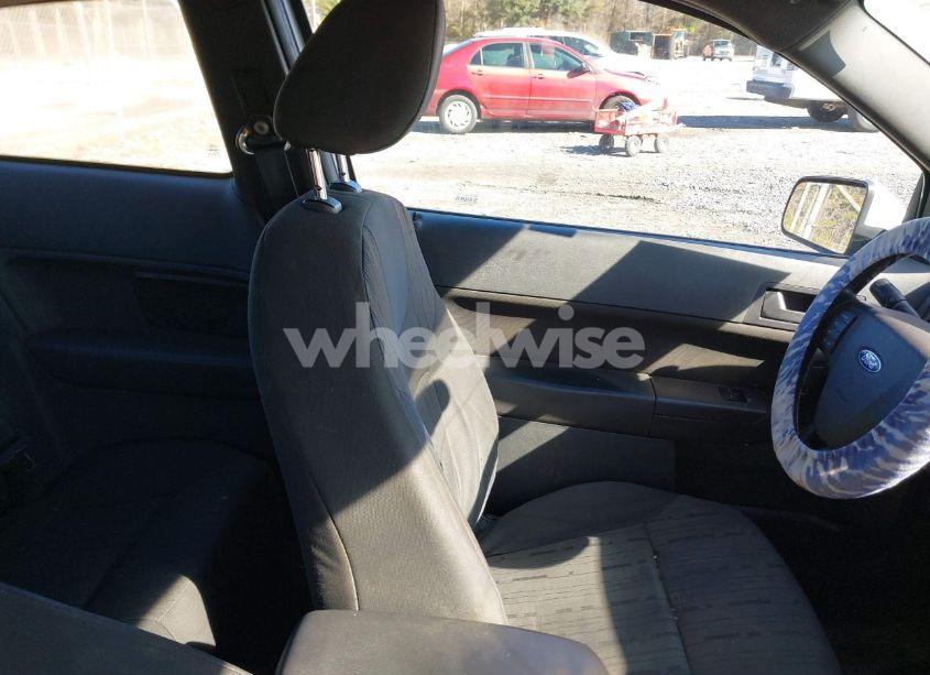 Photo 5 of 2010 Ford Focus SE (VIN 1FAHP3CN5AW140444)