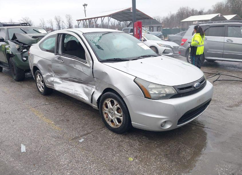 2010 Ford Focus SE (VIN 1FAHP3CN6AW153056) main photo