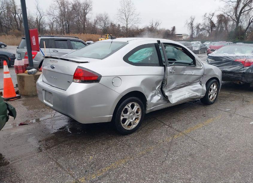 Photo 4 of 2010 Ford Focus SE (VIN 1FAHP3CN6AW153056)