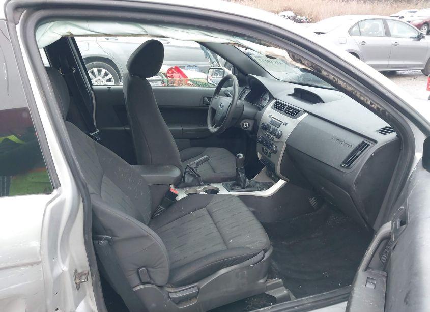 Photo 5 of 2010 Ford Focus SE (VIN 1FAHP3CN6AW153056)