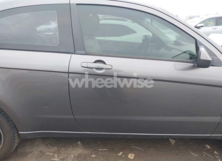 Photo 13 of 2010 Ford Focus SE (VIN 1FAHP3CN6AW201770)