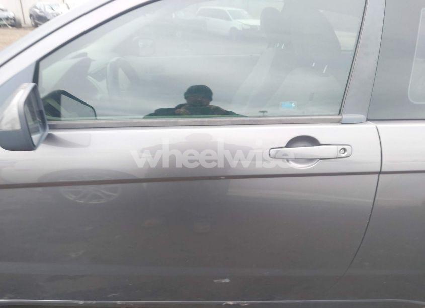 Photo 14 of 2010 Ford Focus SE (VIN 1FAHP3CN6AW201770)