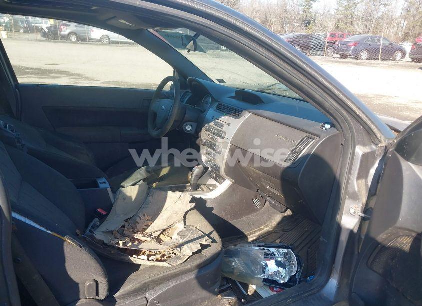 Photo 5 of 2010 Ford Focus SE (VIN 1FAHP3CN9AW116261)