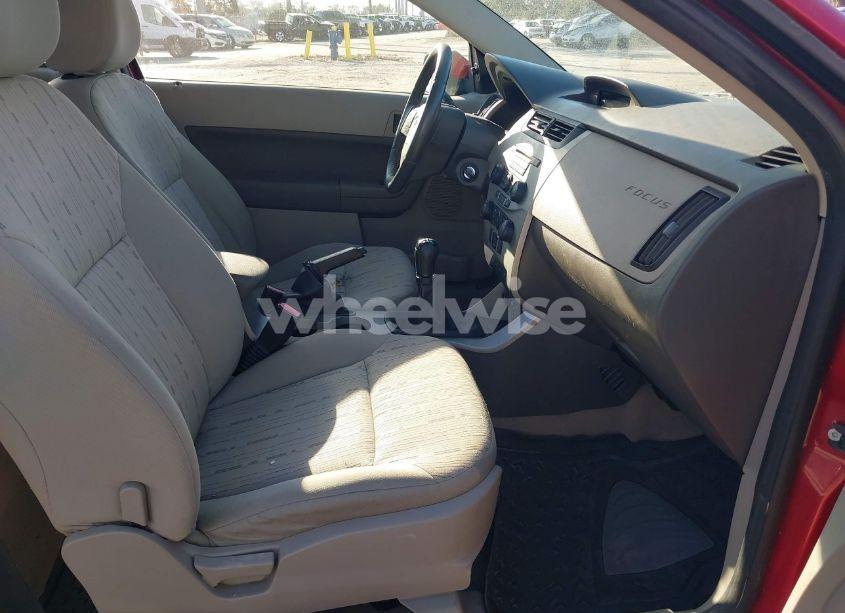 Photo 5 of 2010 Ford Focus SE (VIN 1FAHP3CN9AW118737)