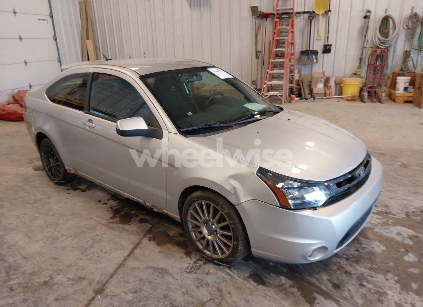 2010 Ford Focus SES (VIN 1FAHP3DN1AW251314) main photo