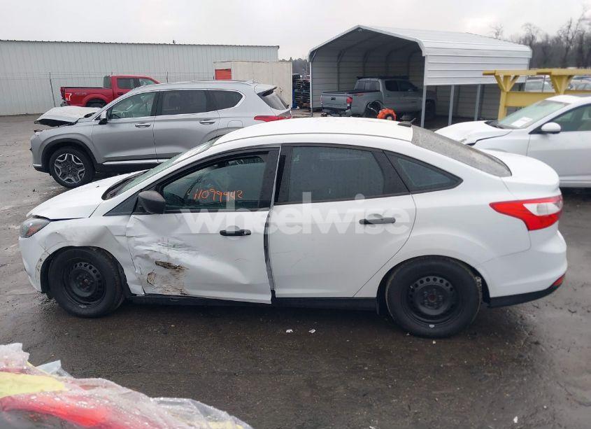 Photo 14 of 2012 Ford Focus S (VIN 1FAHP3E22CL433824)