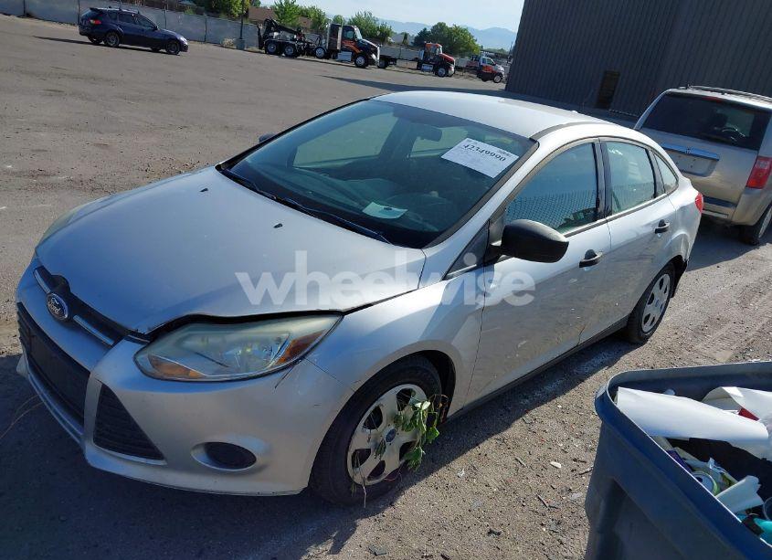 Photo 2 of 2012 Ford Focus S (VIN 1FAHP3E23CL255907)