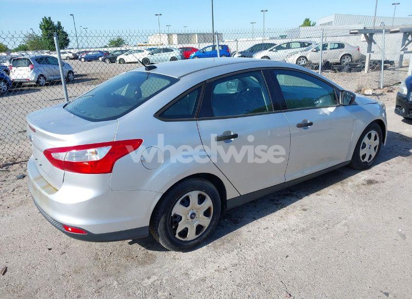 Photo 4 of 2012 Ford Focus S (VIN 1FAHP3E23CL255907)