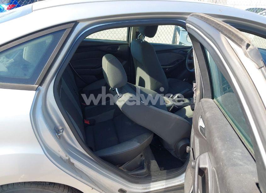 Photo 8 of 2012 Ford Focus S (VIN 1FAHP3E23CL255907)