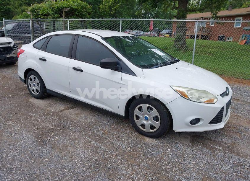 2012 Ford Focus S (VIN 1FAHP3E24CL215948) main photo