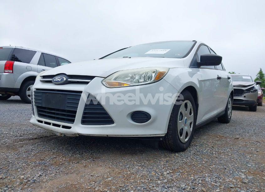 Photo 6 of 2012 Ford Focus S (VIN 1FAHP3E24CL215948)