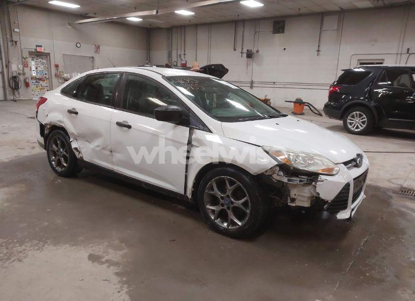 2012 Ford Focus S (VIN 1FAHP3E25CL229373) main photo