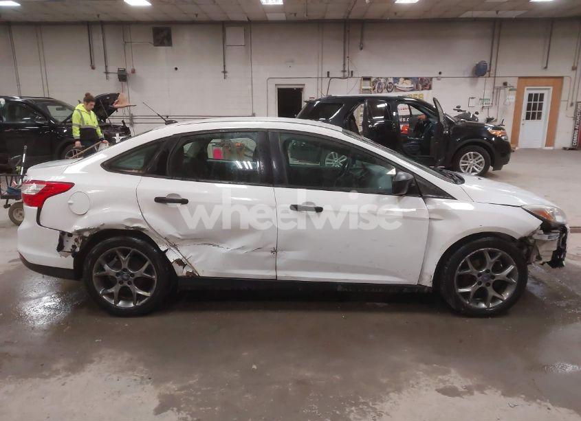 Photo 13 of 2012 Ford Focus S (VIN 1FAHP3E25CL229373)