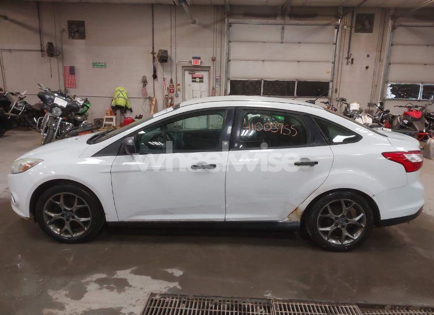 Photo 14 of 2012 Ford Focus S (VIN 1FAHP3E25CL229373)