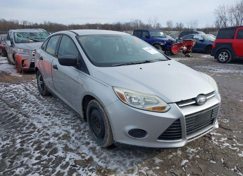 2012 Ford Focus S (VIN 1FAHP3E25CL234671) main photo