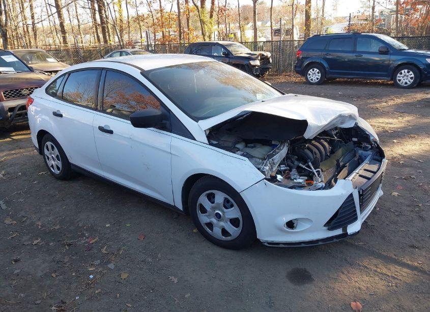 2012 Ford Focus S (VIN 1FAHP3E25CL281909) main photo