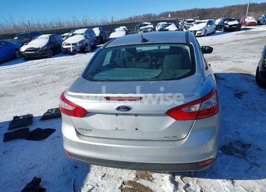 Photo 16 of 2012 Ford Focus S (VIN 1FAHP3E25CL432876)