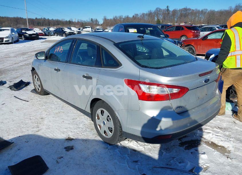 Photo 3 of 2012 Ford Focus S (VIN 1FAHP3E25CL432876)
