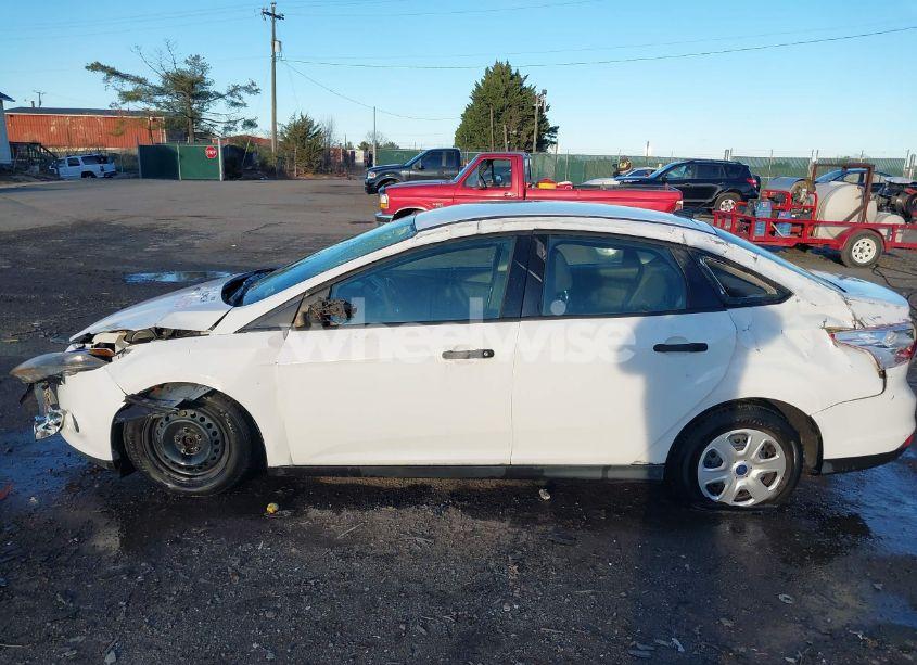 Photo 14 of 2012 Ford Focus S (VIN 1FAHP3E27CL182783)