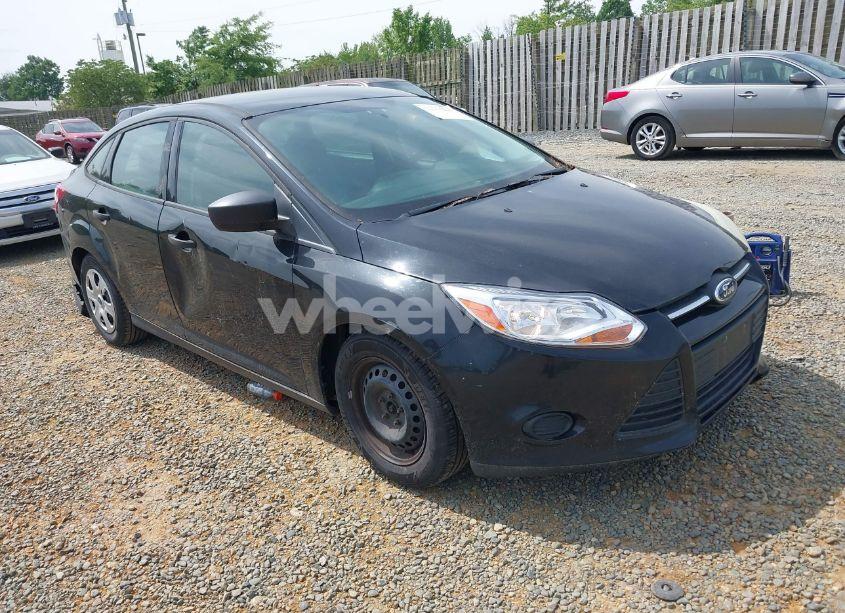 2012 Ford Focus S (VIN 1FAHP3E27CL408370) main photo
