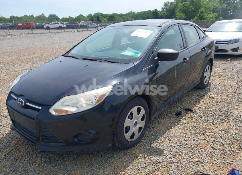 Photo 2 of 2012 Ford Focus S (VIN 1FAHP3E27CL408370)