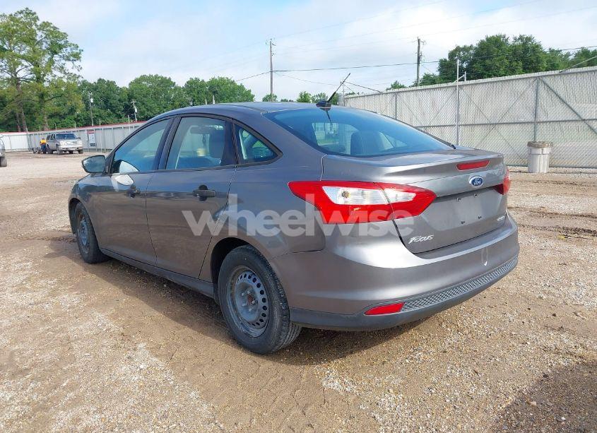 Photo 3 of 2012 Ford Focus S (VIN 1FAHP3E27CL446102)