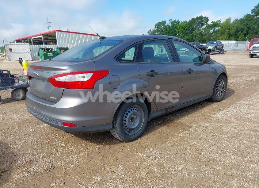 Photo 4 of 2012 Ford Focus S (VIN 1FAHP3E27CL446102)