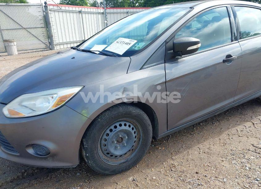 Photo 6 of 2012 Ford Focus S (VIN 1FAHP3E27CL446102)
