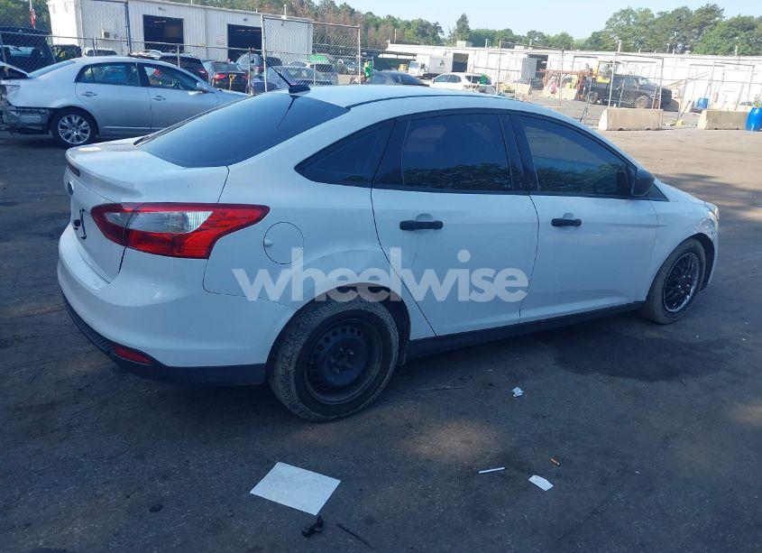 Photo 13 of 2012 Ford Focus S (VIN 1FAHP3E28CL276235)