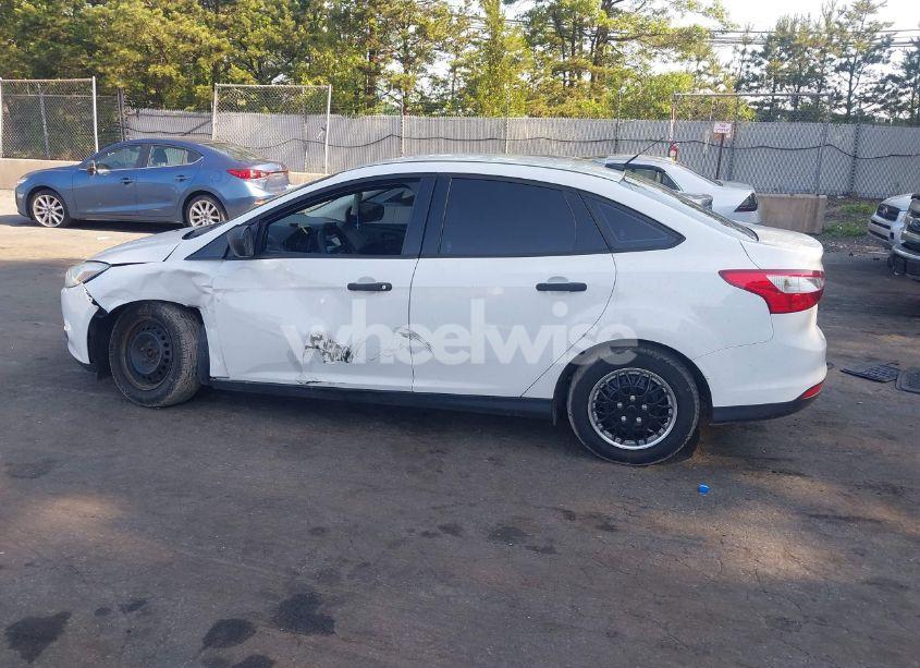 Photo 14 of 2012 Ford Focus S (VIN 1FAHP3E28CL276235)