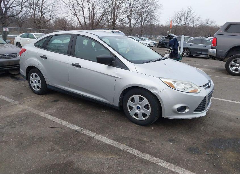 2012 Ford Focus S (VIN 1FAHP3E28CL460560) main photo