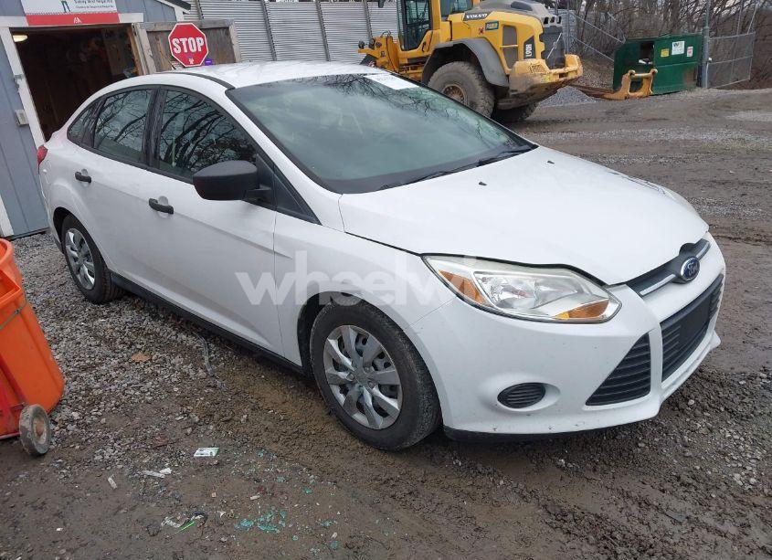2012 Ford Focus S (VIN 1FAHP3E28CL463880) main photo