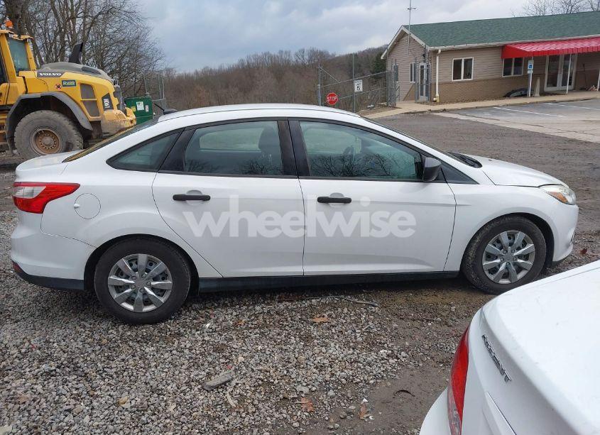 Photo 13 of 2012 Ford Focus S (VIN 1FAHP3E28CL463880)